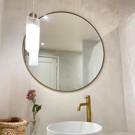 Authentique Mazet Et Sa Fontaine En Provence *