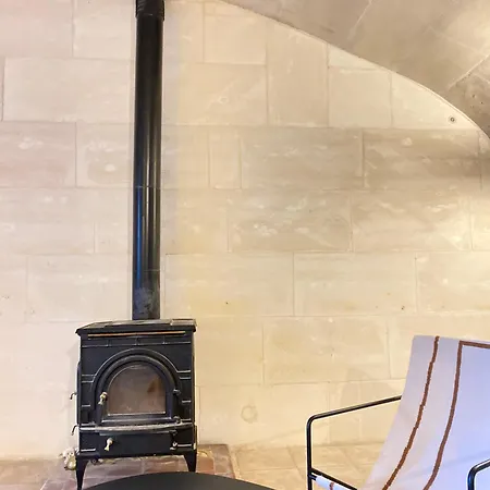 Authentique Mazet Et Sa Fontaine En Provence フォンヴィエイユ
