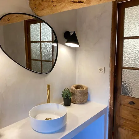 Authentique Mazet Et Sa Fontaine En Provence フォンヴィエイユ